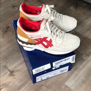 ASICS GEL LYTE V off-white/fiery red Men’s size 8